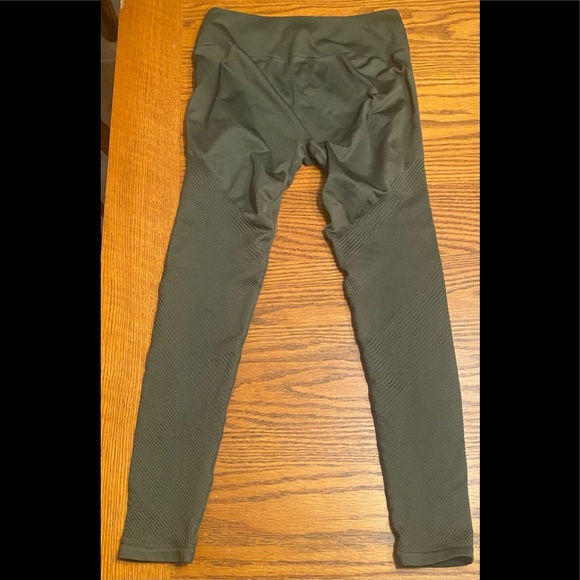 Fabletics Pants - Army Green Fabletics leggings